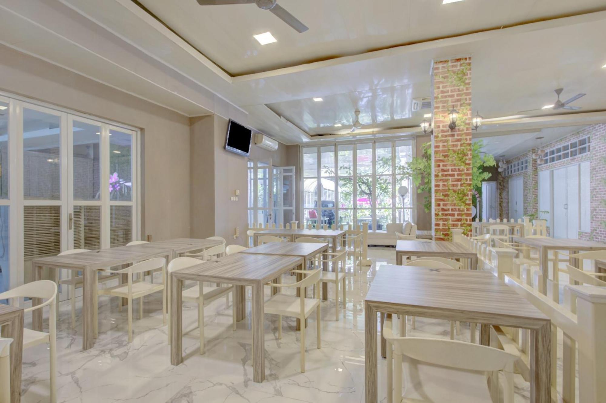 Hotel O Gambir Near Juanda Station Formerly Bunga Dahlia Jakarta Buitenkant foto