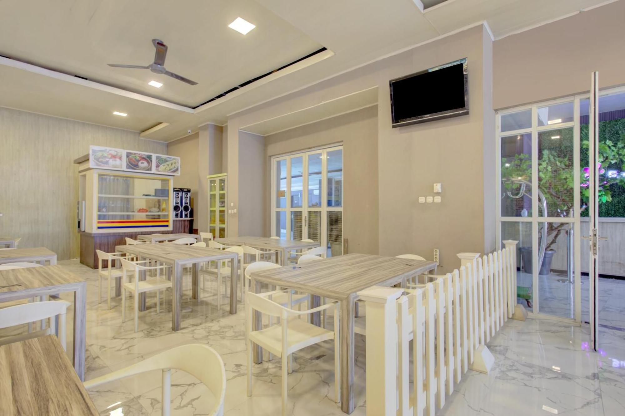 Hotel O Gambir Near Juanda Station Formerly Bunga Dahlia Jakarta Buitenkant foto