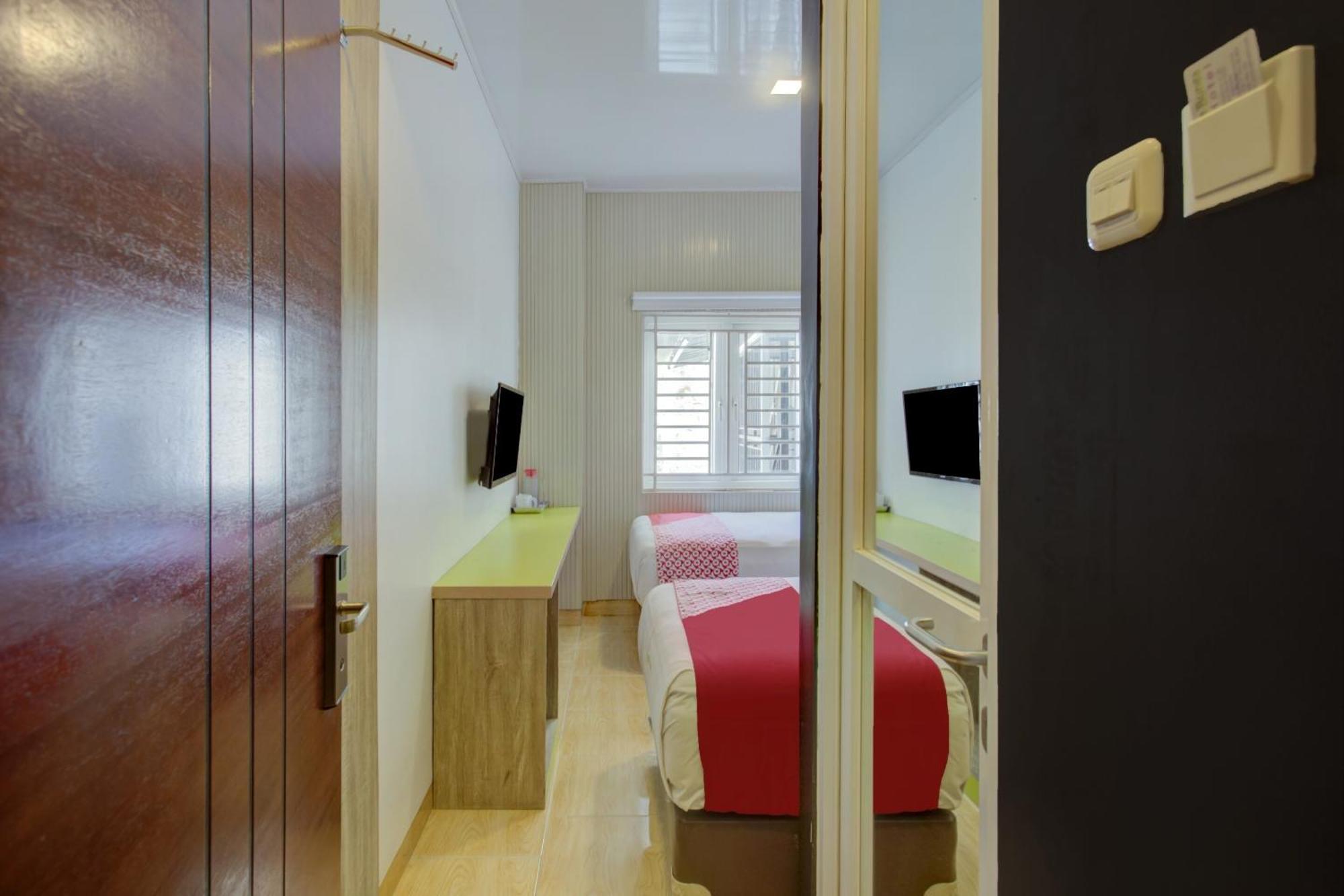Hotel O Gambir Near Juanda Station Formerly Bunga Dahlia Jakarta Buitenkant foto